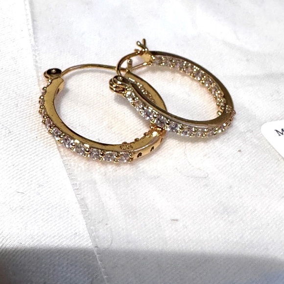 💛Stunning Crystal Haze Gold and White Crystal Hoop Mini Serena Earrings💛 - Picture 2 of 16